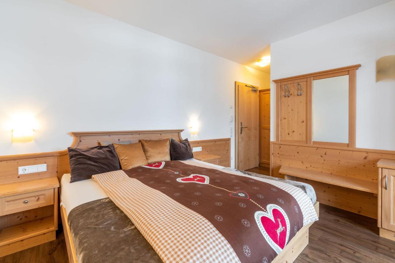 Hotel Lindnerhof San Lorenzo di Sebato Esterno foto